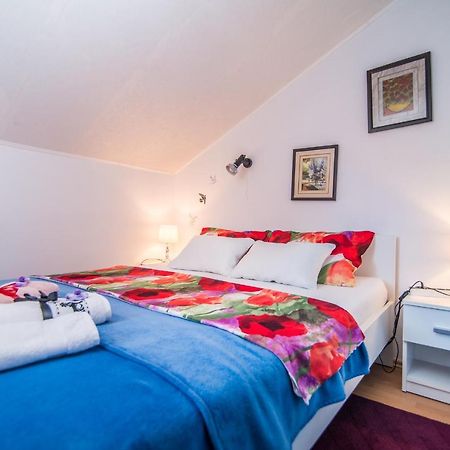 Apartment Vesna โรวีน ภายนอก รูปภาพ