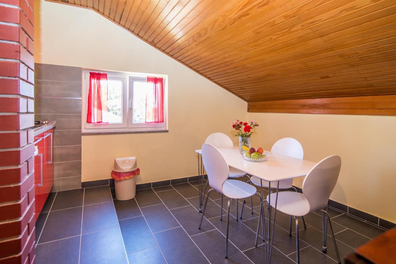 Apartment Vesna โรวีน ภายนอก รูปภาพ
