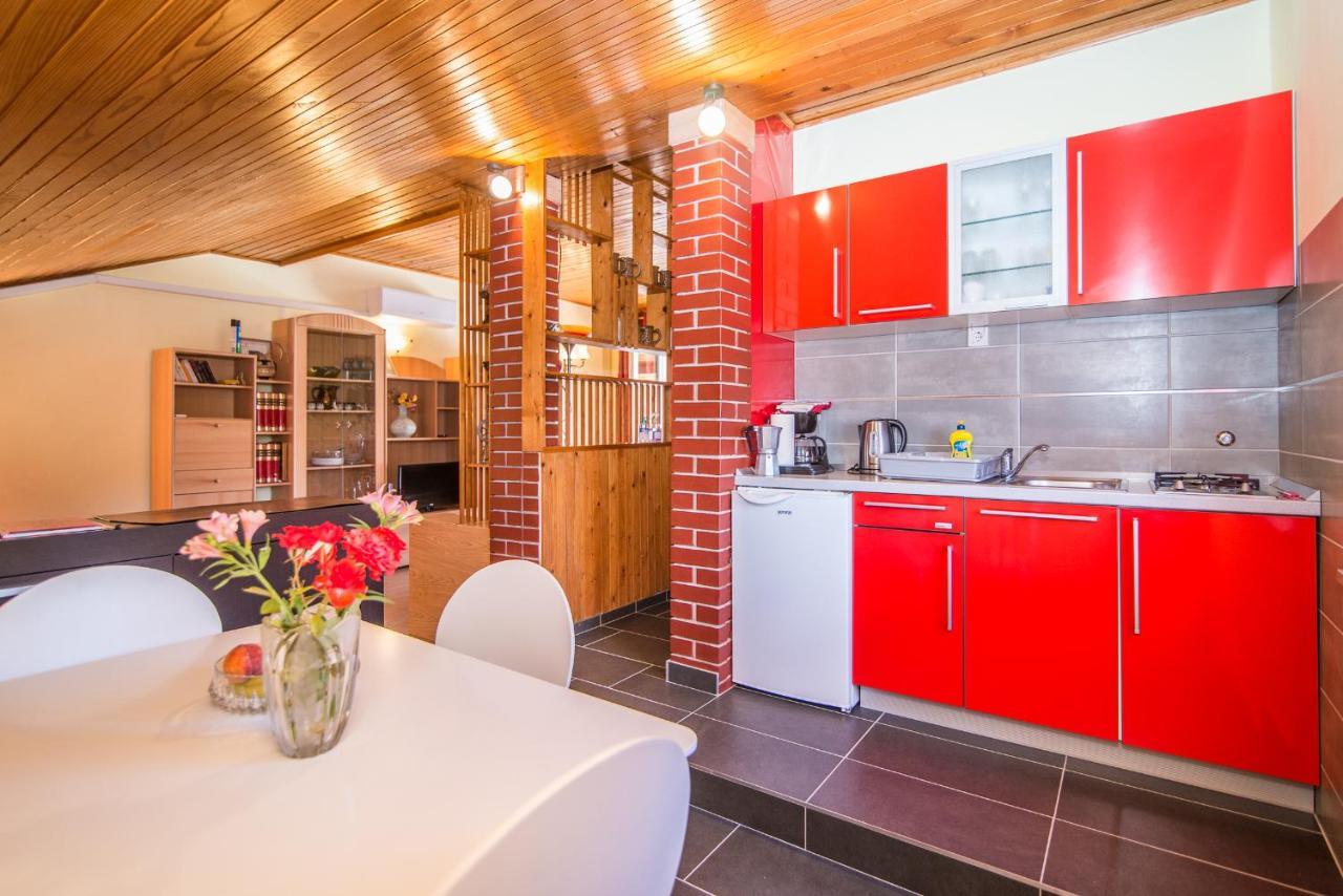 Apartment Vesna โรวีน ภายนอก รูปภาพ