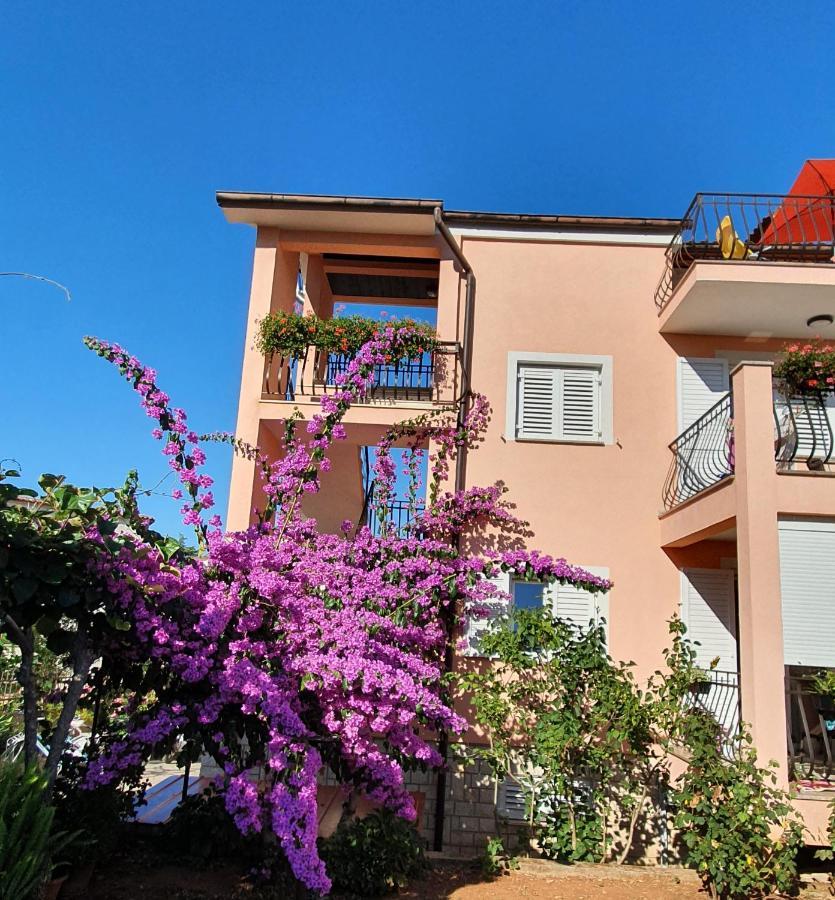 Apartment Vesna โรวีน ภายนอก รูปภาพ