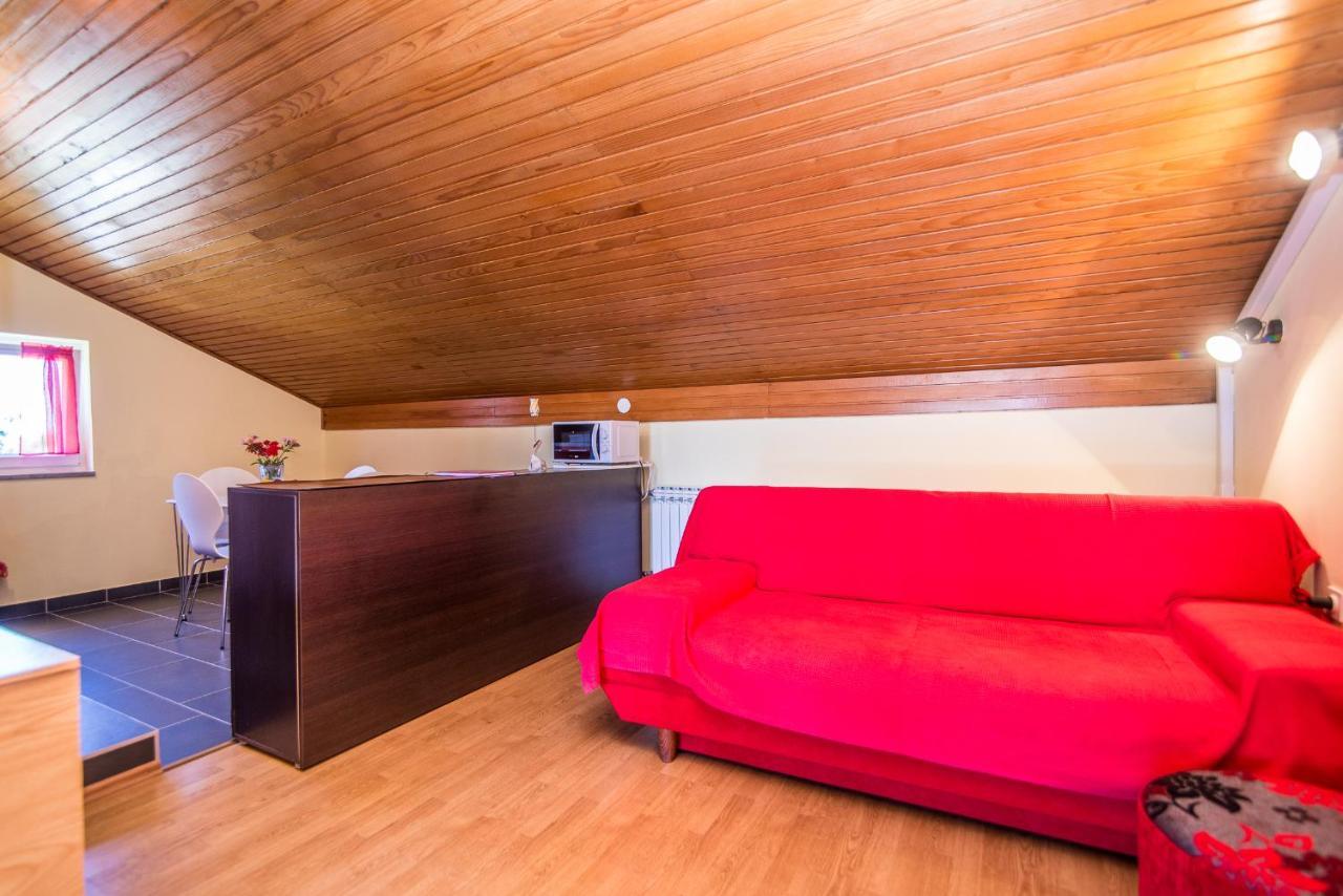 Apartment Vesna โรวีน ภายนอก รูปภาพ