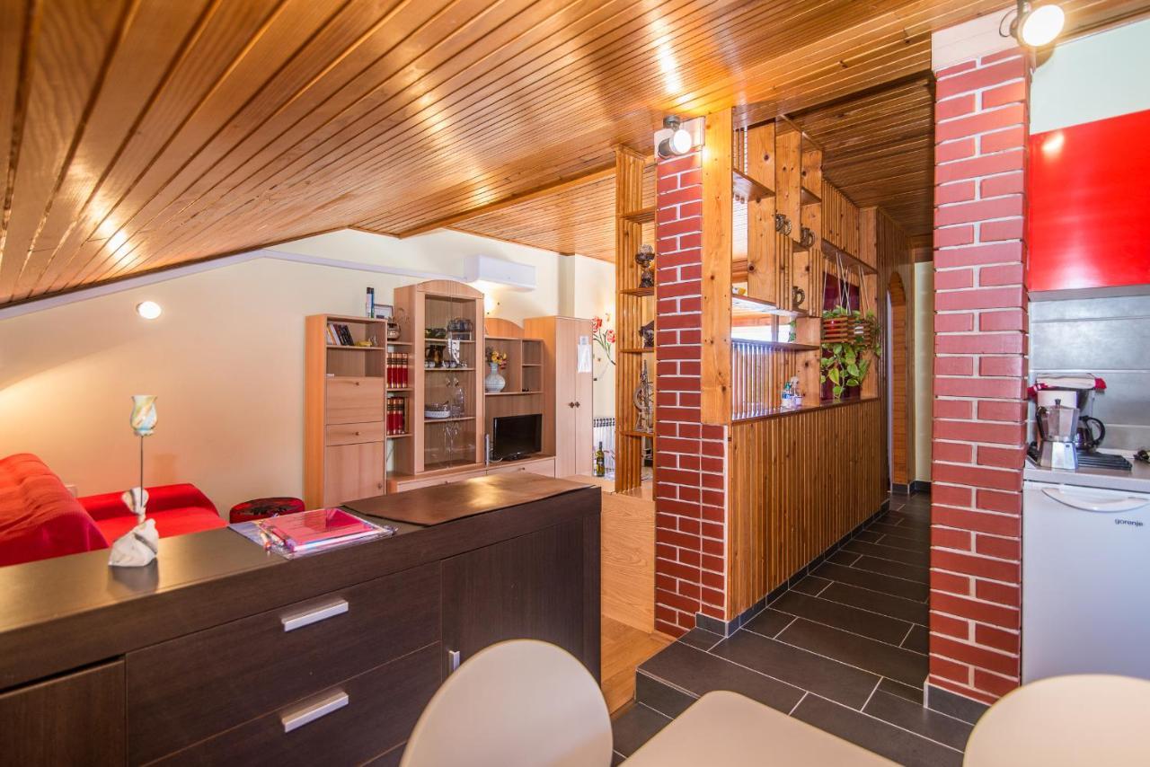 Apartment Vesna โรวีน ภายนอก รูปภาพ