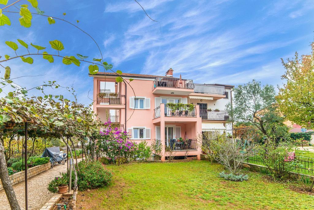 Apartment Vesna โรวีน ภายนอก รูปภาพ